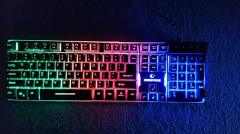 Rampage KM-RX9 Siyah Usb Gökkuşağı Zemin Aydınlatmalı Q Standart Oyuncu Klavye