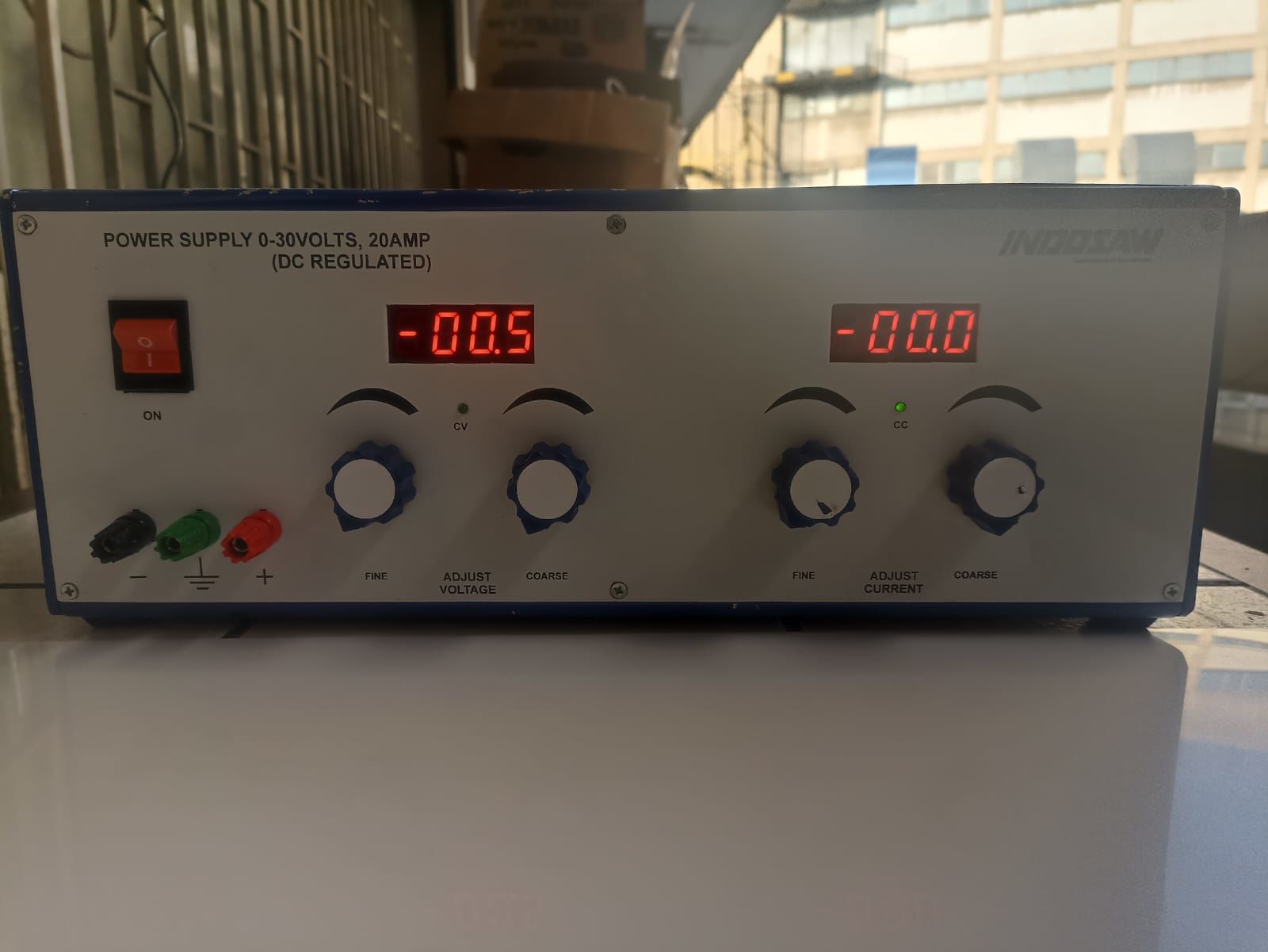 Indosaw İndosaw 0-30Volt, 20A Ayarlanabilir Güç Kaynağı Redresör