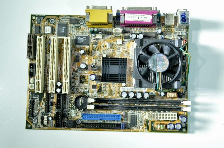 ASUS P3 SOKET 370 TUSI-M  SDRAM ANAKART