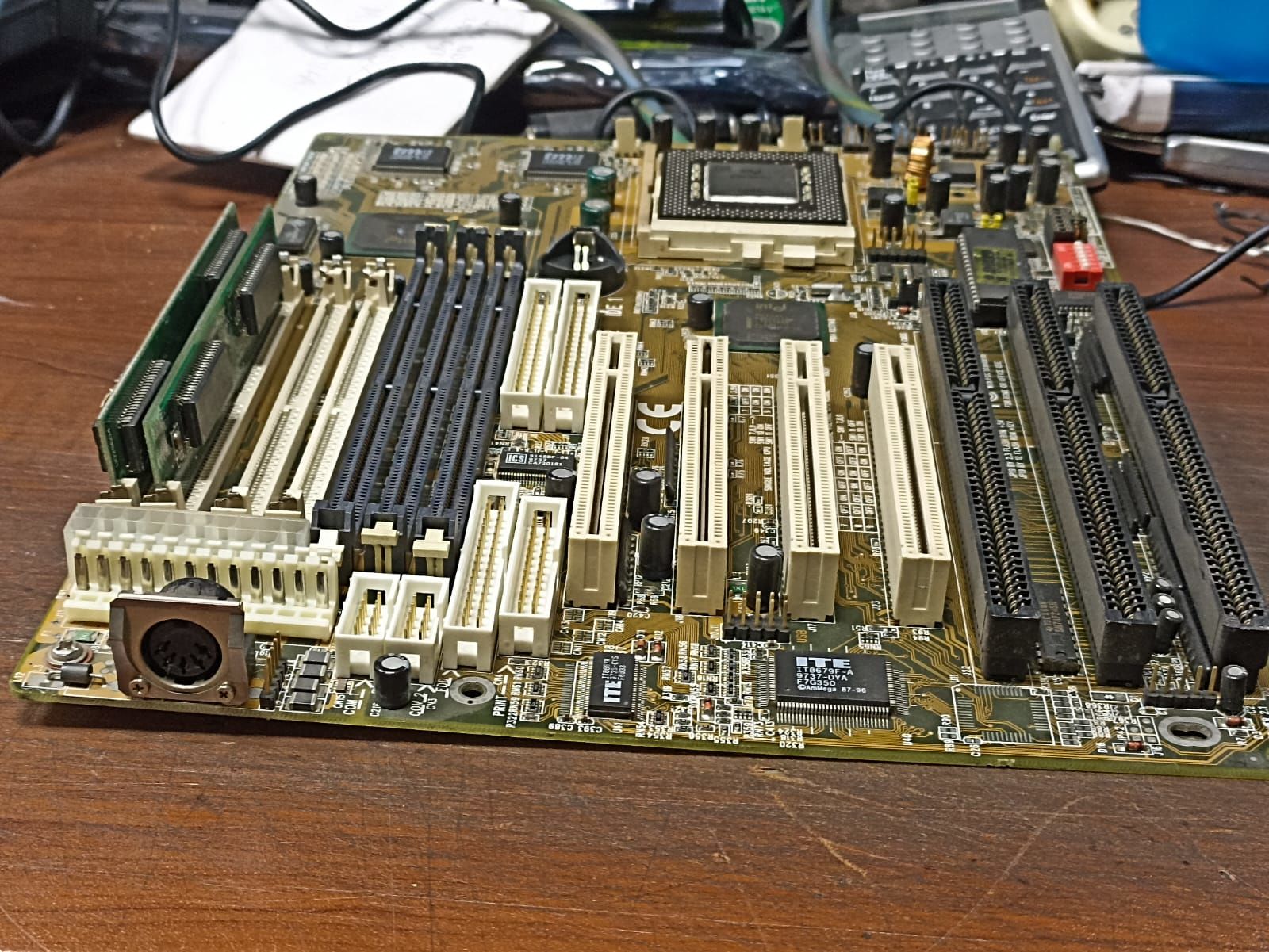 Intel PIIX4 82371AB Socket 7 AT isalı Motherboard