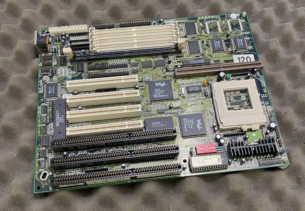 TMC AI5TV-1.30 Socket 7 Motherboard with 3 x ISA, 4 x PCI Slots and Processor isalı