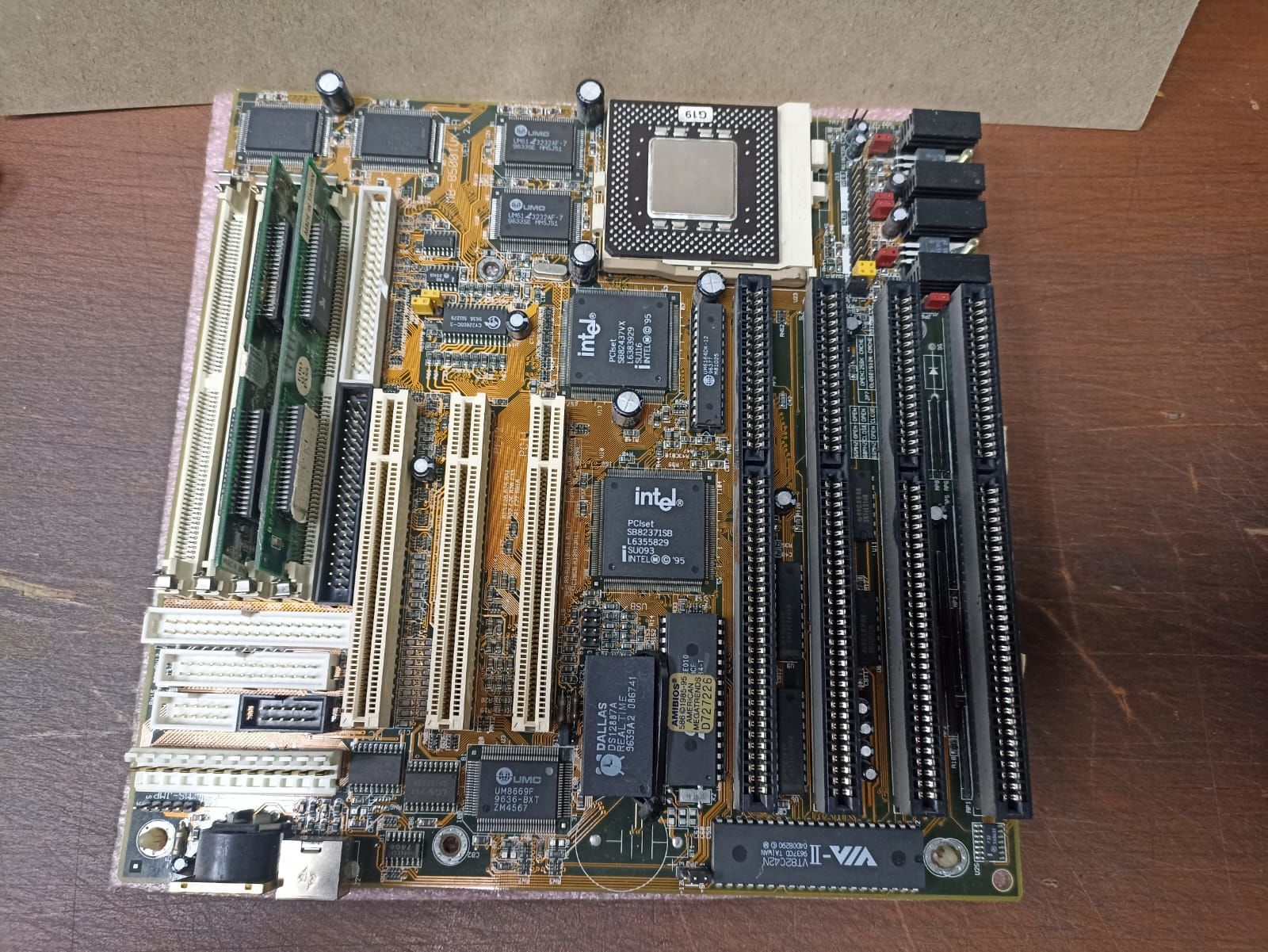 Biostar MB-8500TVX-A Soket 7 4 isalı Anakart