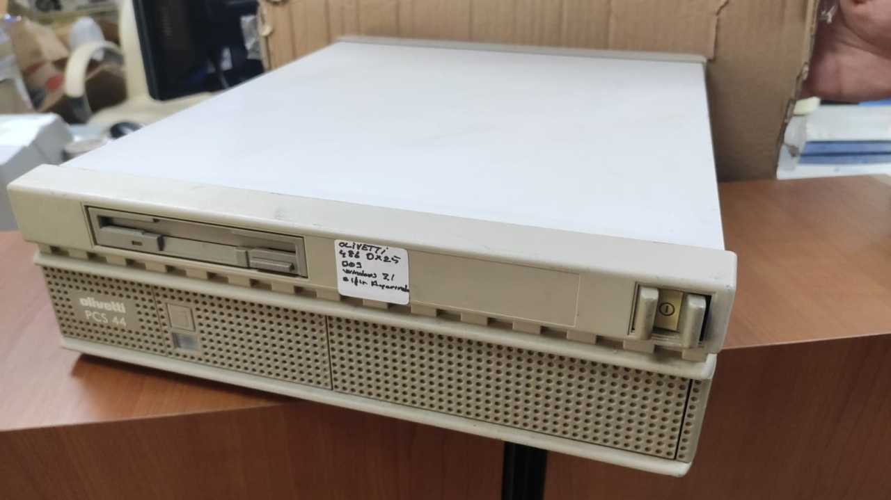Olivetti PCS 44 486 dx25 dos ve win 3.1 vintage PC