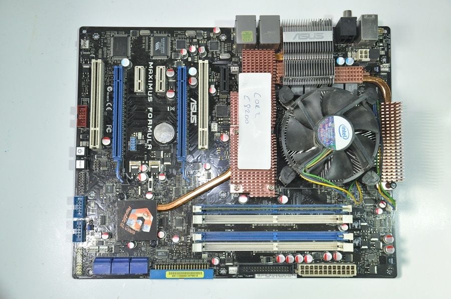 ASUS 775 PIN MAXIMUS FORMULA DDR2 SATA ANAKART + E8200 CORE 2 DUO 2.66 CPU + 2GB RAM